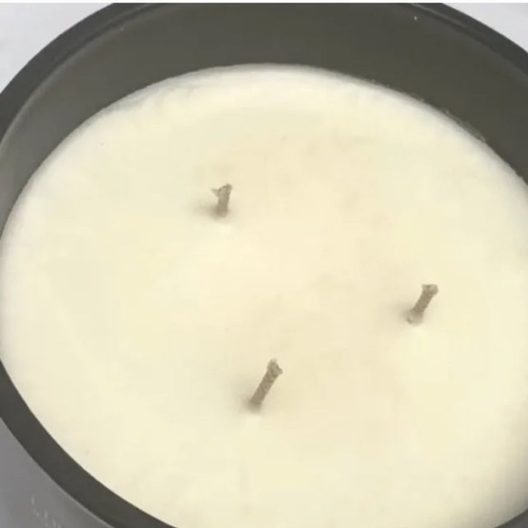 Library of Notes Triple Wick 52oz Candle Sweet Tales of Fragrances New - Picture 2 of 2